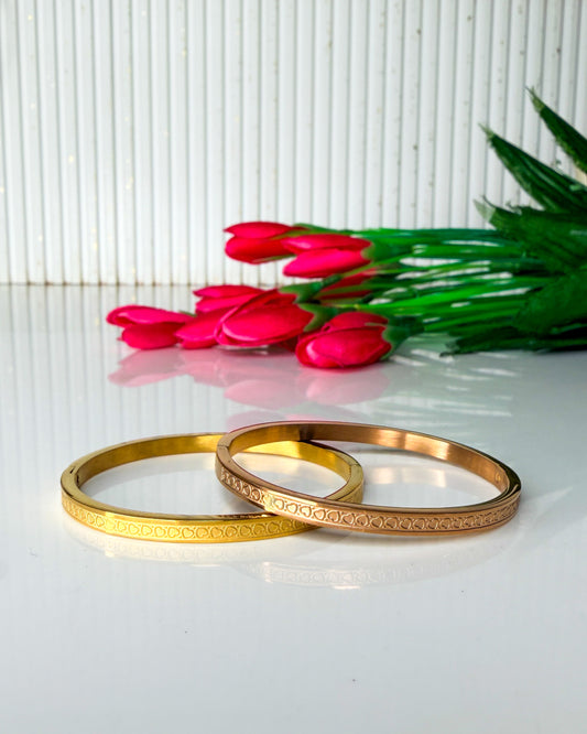 Hearty thin wrist/ baby size bracelet