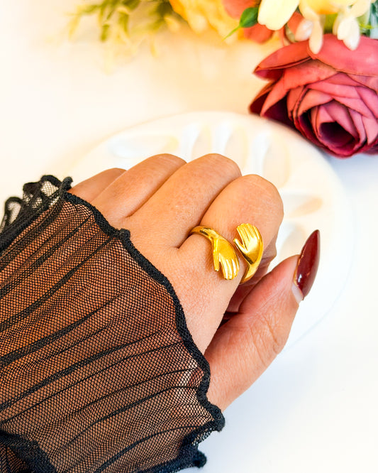 Hugging hands Adjustable ring