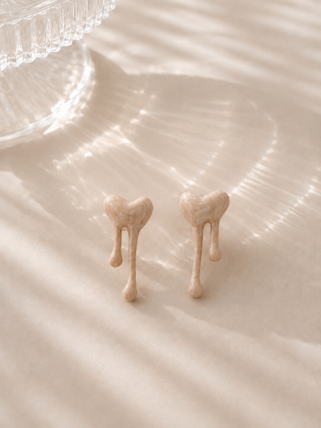 White molten heart statement, earring ￼￼