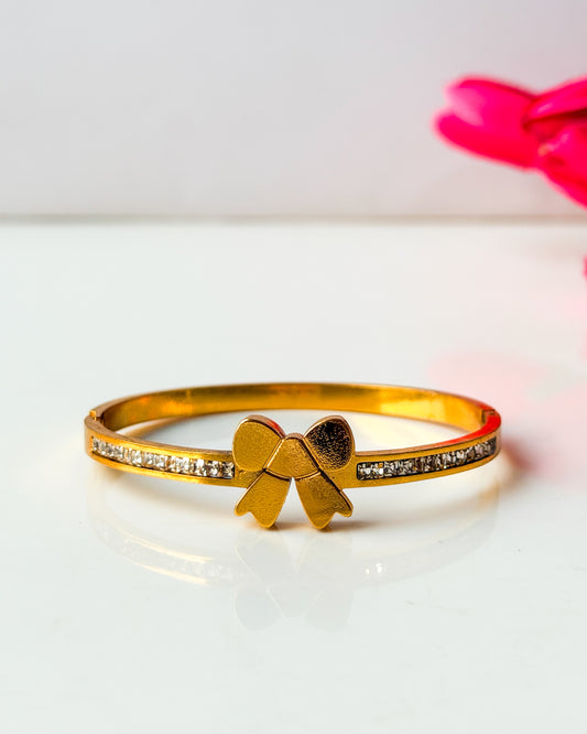 Studded bow thin wrist / baby size bracelet