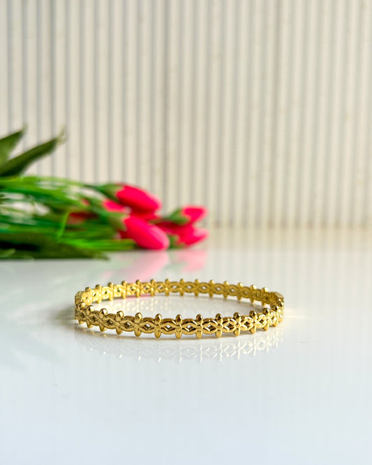 Flower link pattern bracelet