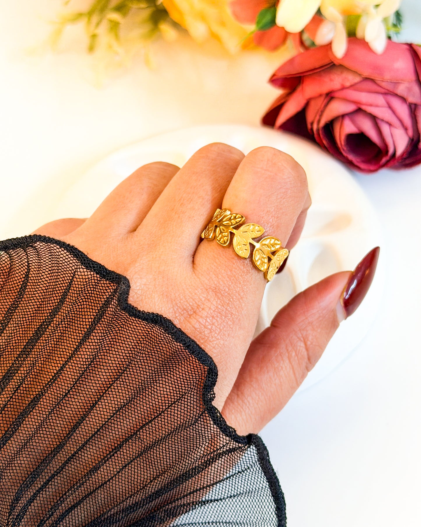 Leaf string adjustable ring