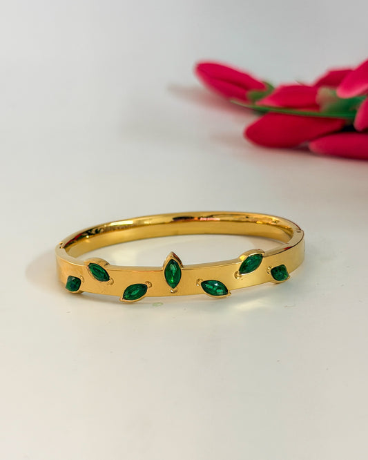 Leaf stone thin wrist/ baby size bracelet