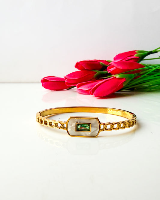 Green stone thin wrist/ baby size bracelet