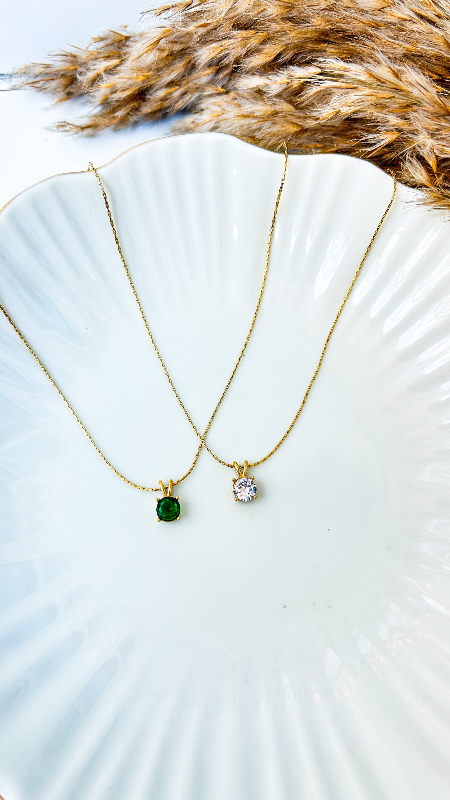 Solid Solitaire necklace