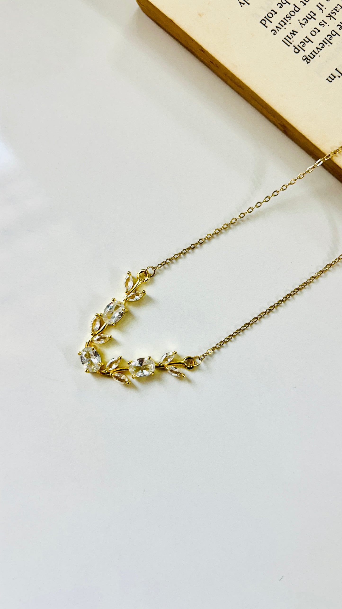 White tulip necklace