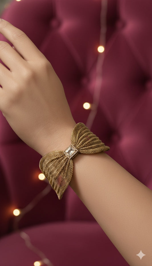 Adjustable mesh bracelet