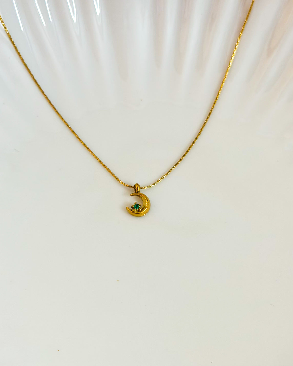 Mini moon necklace with green stone