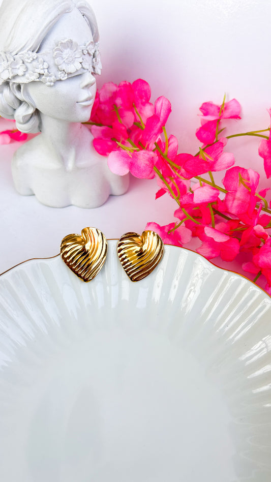 Medium heart studs