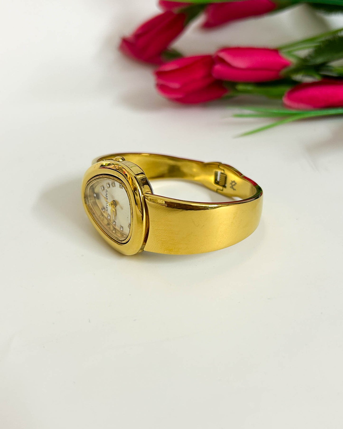 Classic thin wrist baby size watch