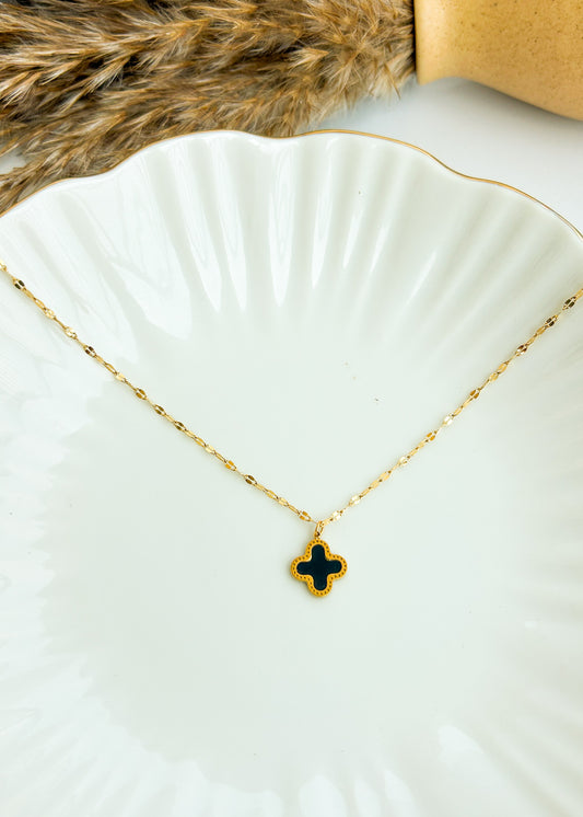 Dainty clover necklace