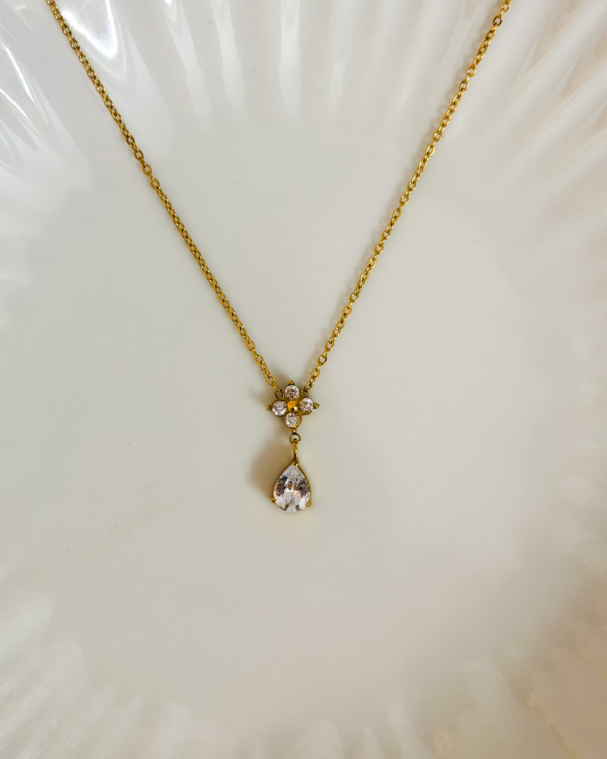Tear drop with flower stone necklace
