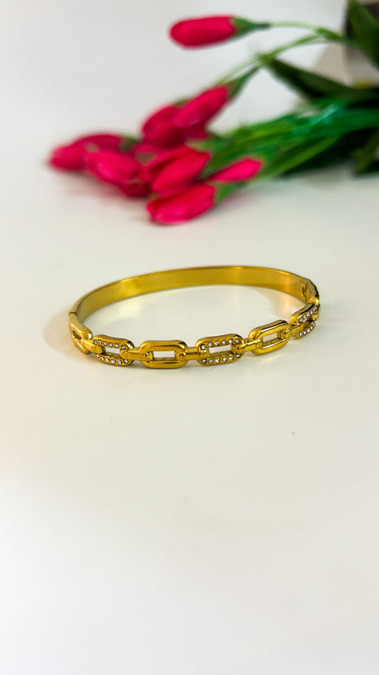 Linked love bracelet