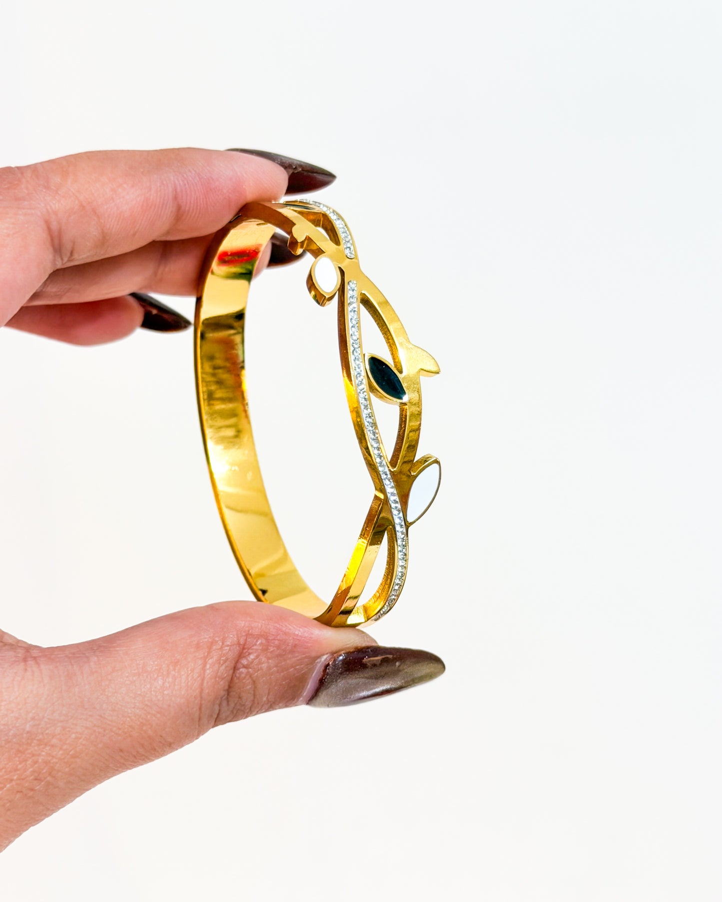 Delicate leafy bracelet