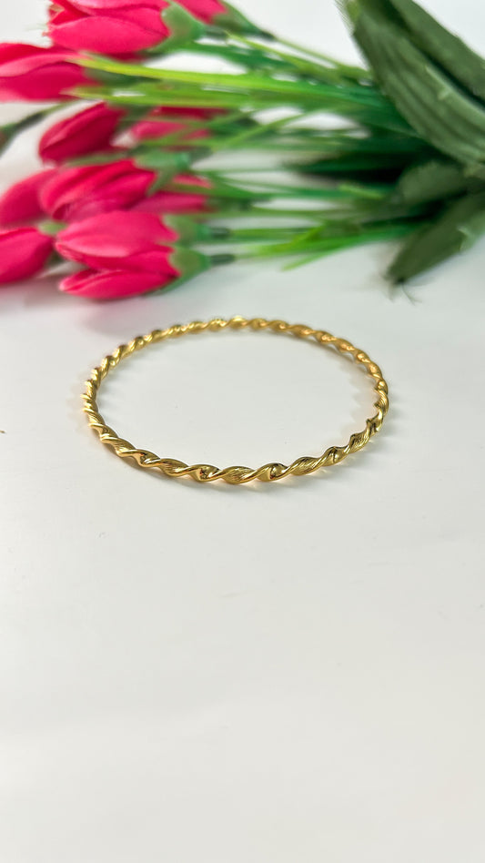 Golden twisted bracelet