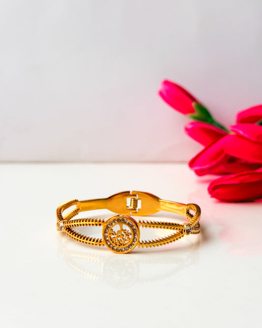 Crisscross tree thin wrist / baby size bracelet