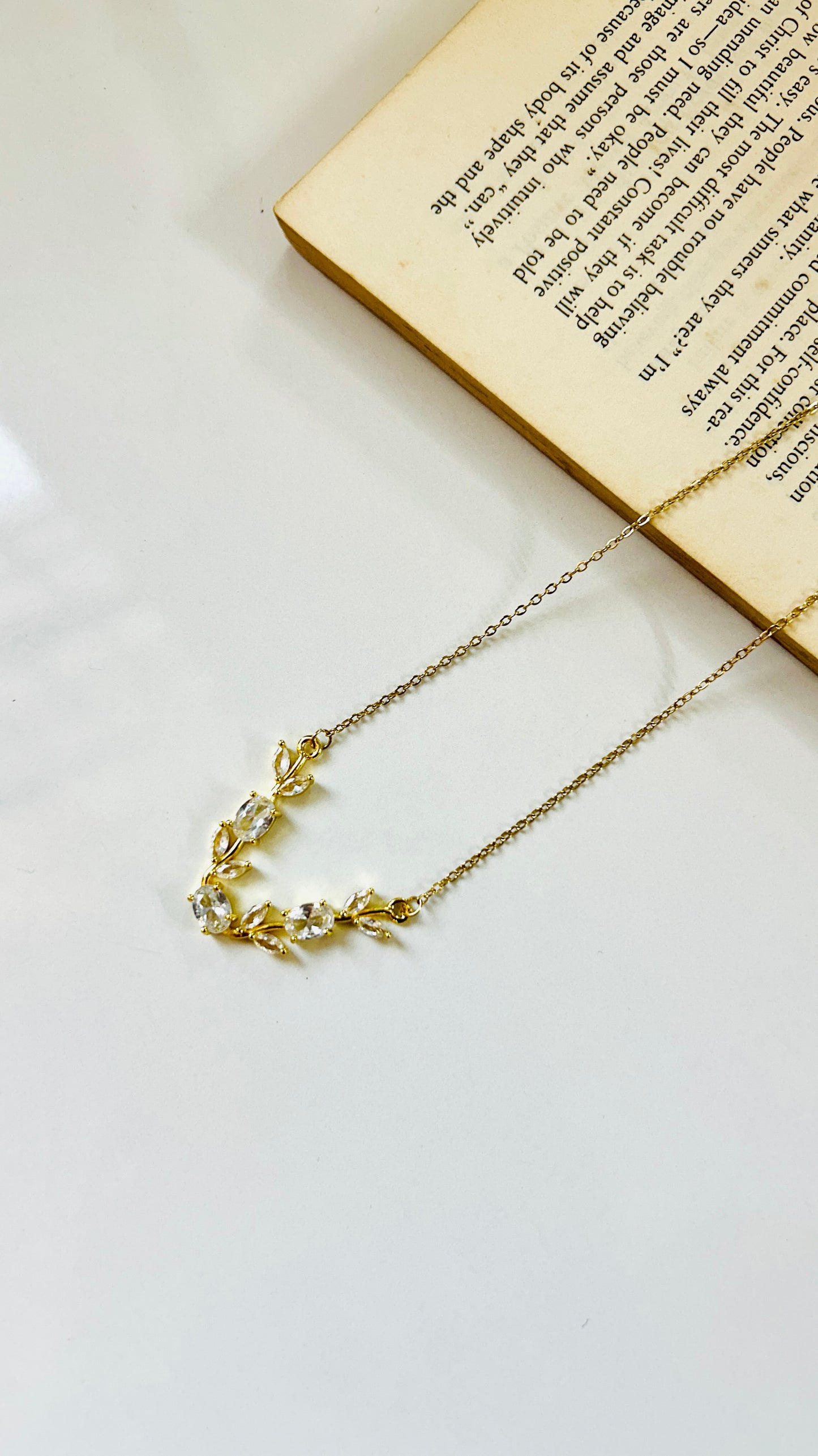 White tulip necklace