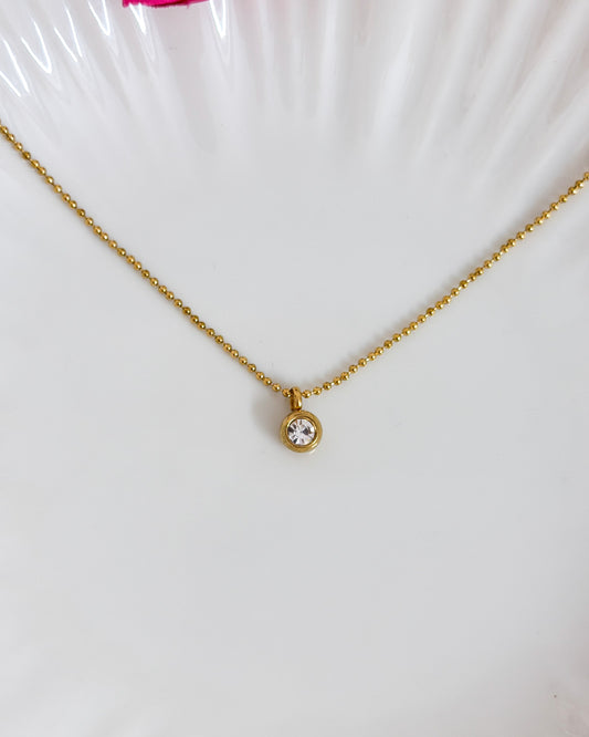 Structured solitaire necklace