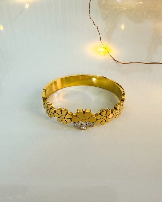 Pretty floral thin wrist/ baby size bracelet