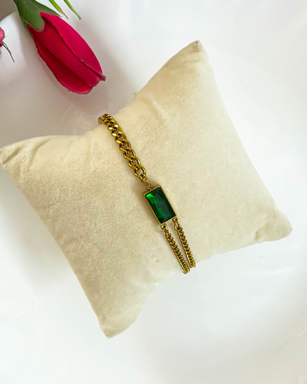 Green stone chain bracelet