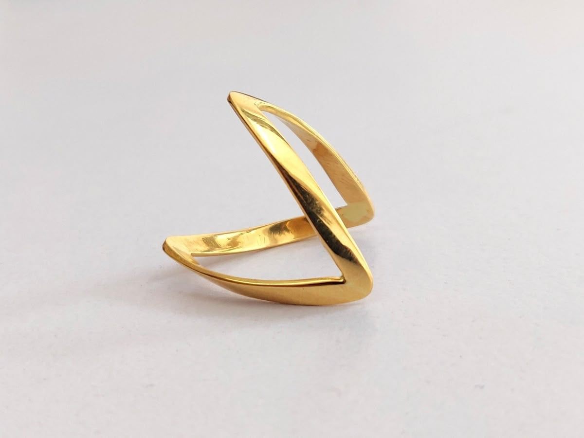 V shape ring ￼