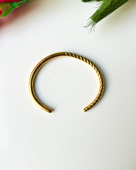 Two faced openable adjustable bracelet