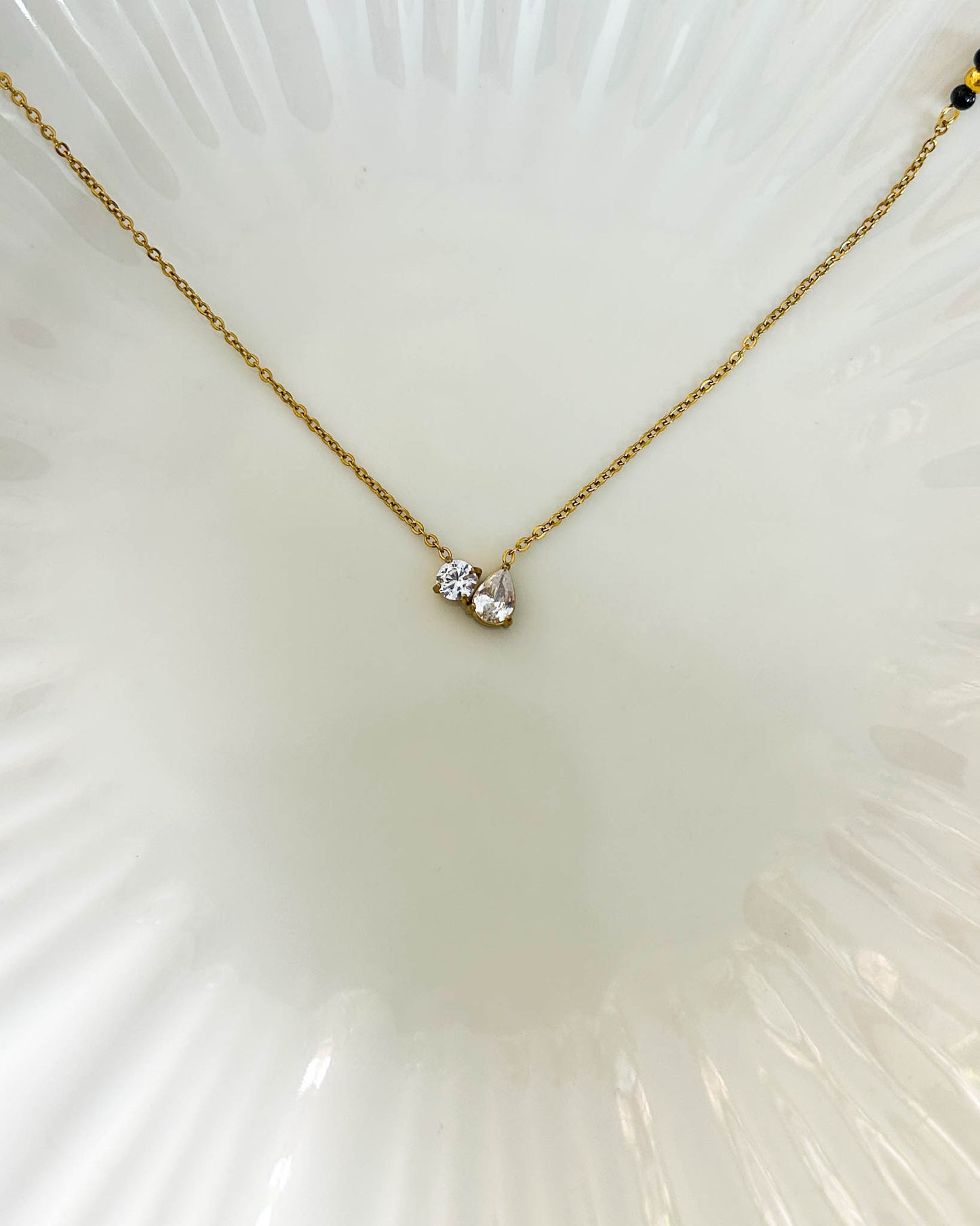 Drop with round stone mangalsutra