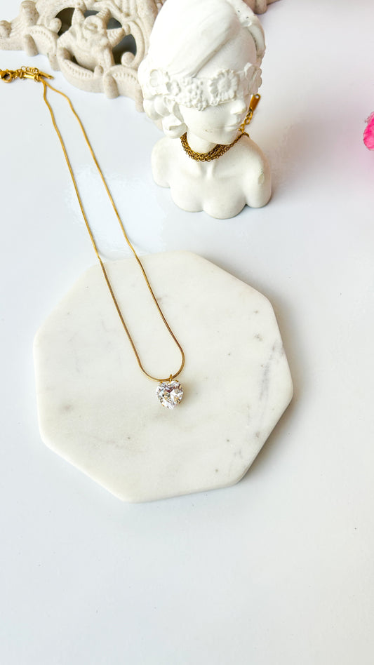 Minimal heart stone necklace