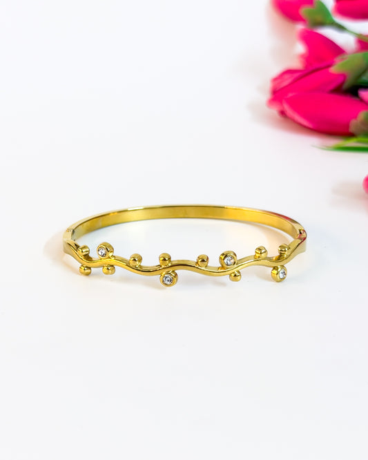 Wavy studded bracelet 2.0