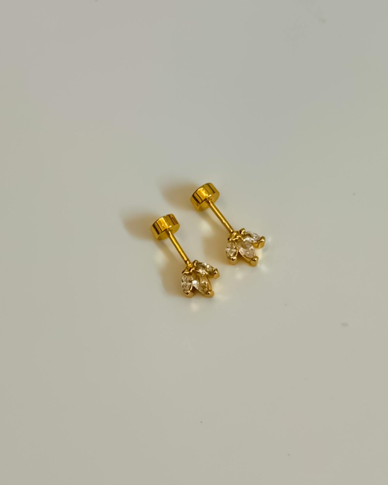 Lotus flatback studs