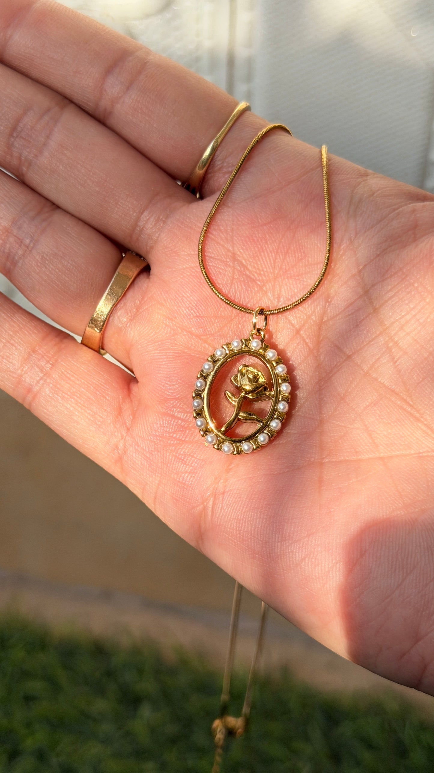 The gulaab necklace