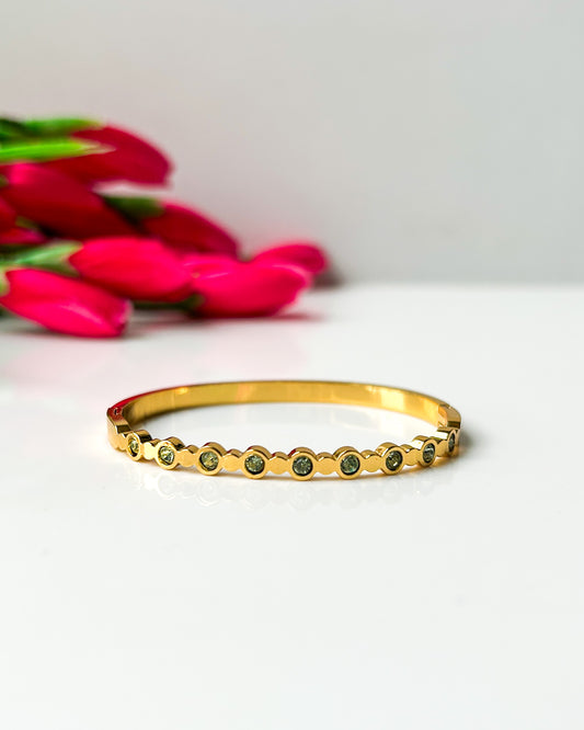 Green stone thin wrist bracelet