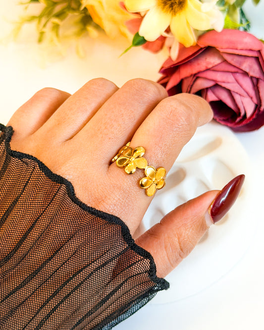 Pretty flower adjustable ring