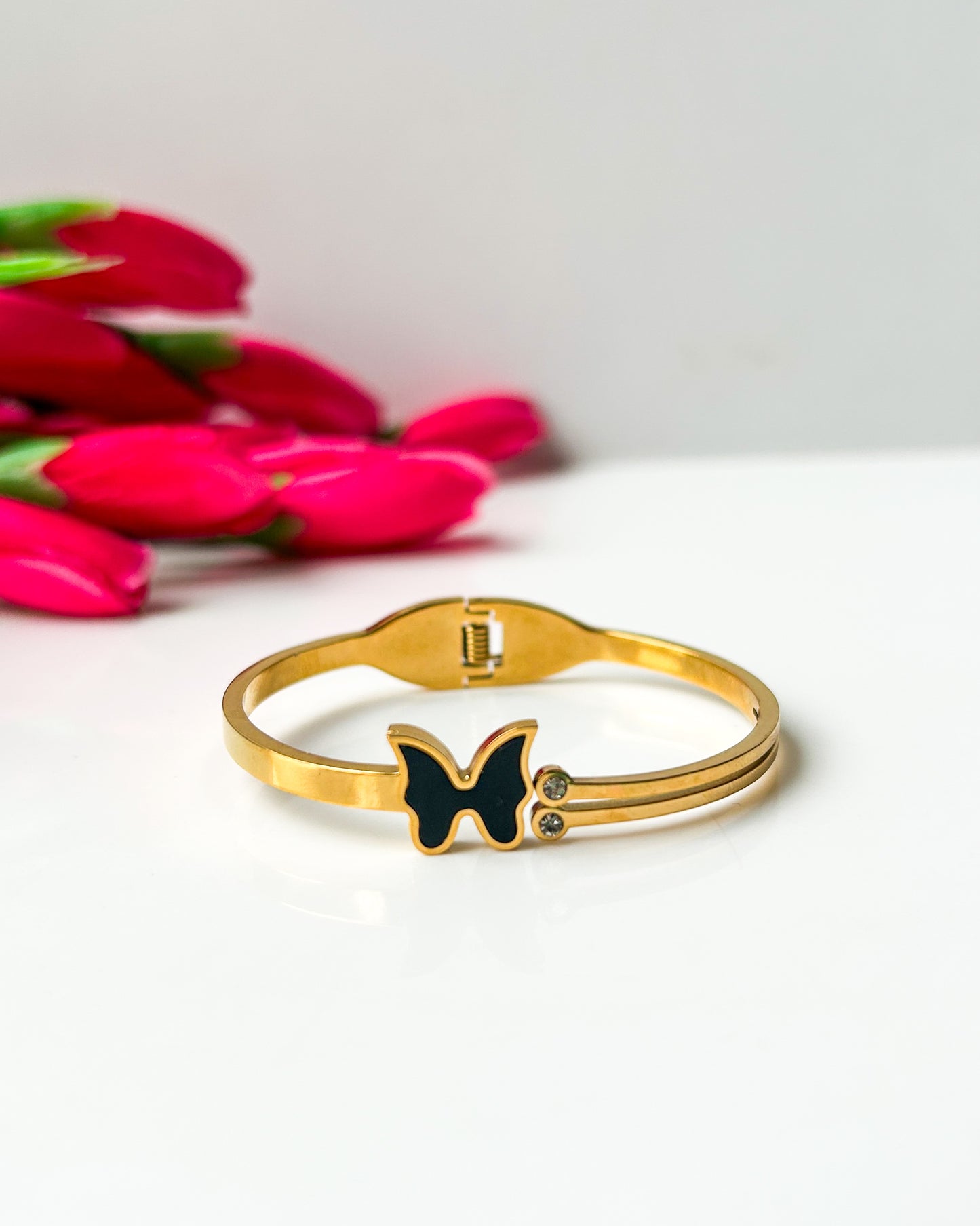 Butterfly thin wrist bracelet