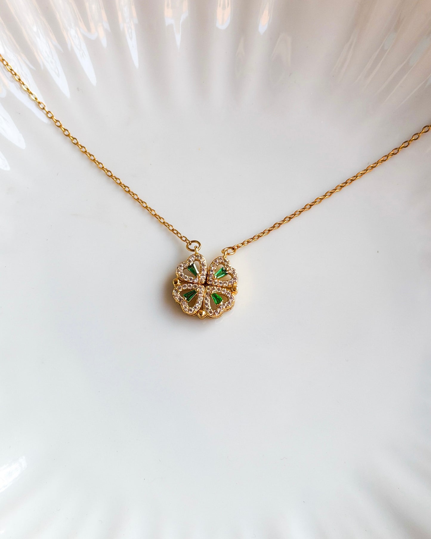 Green heart magnetic necklace