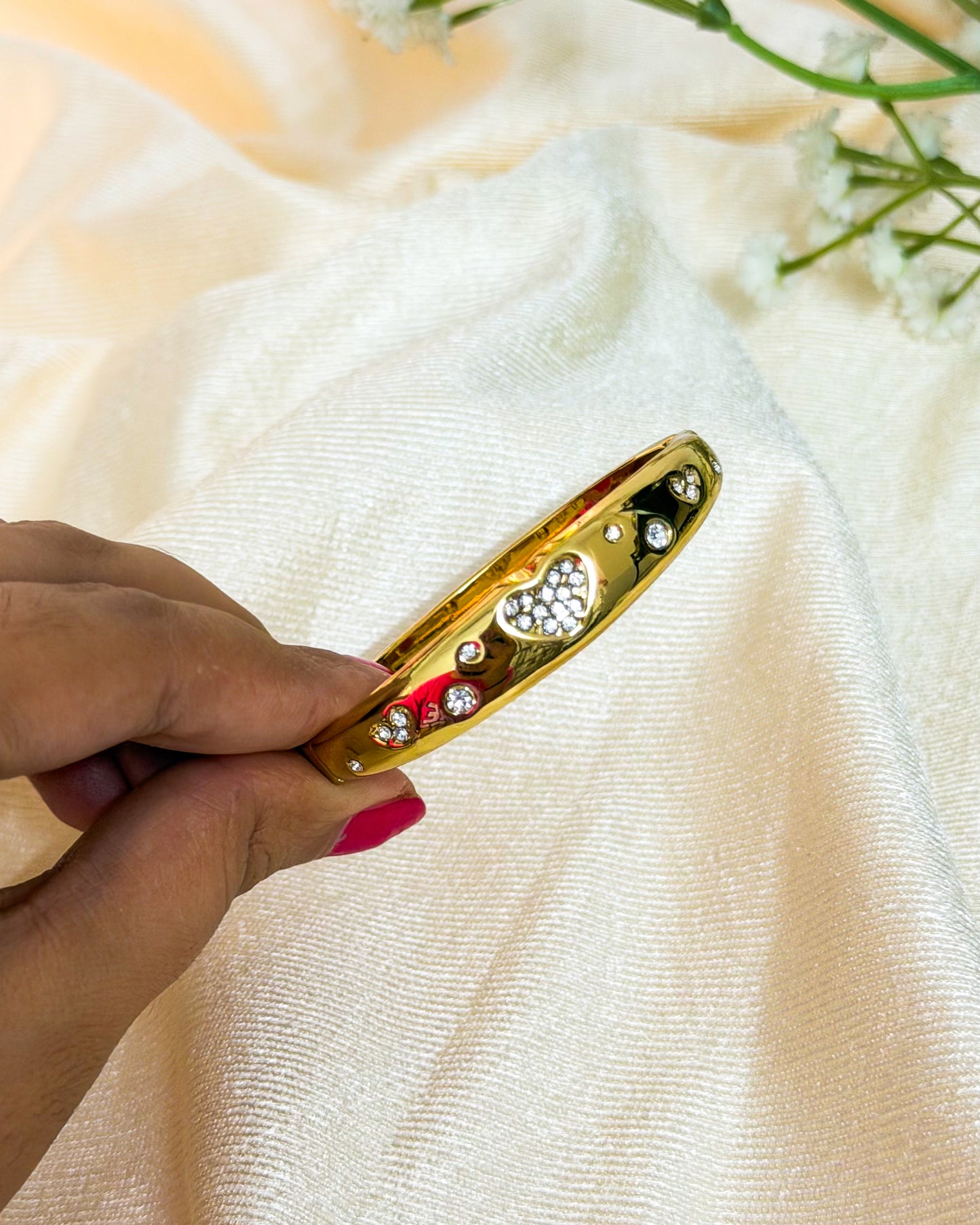 Heart melody, thin wrist bracelet