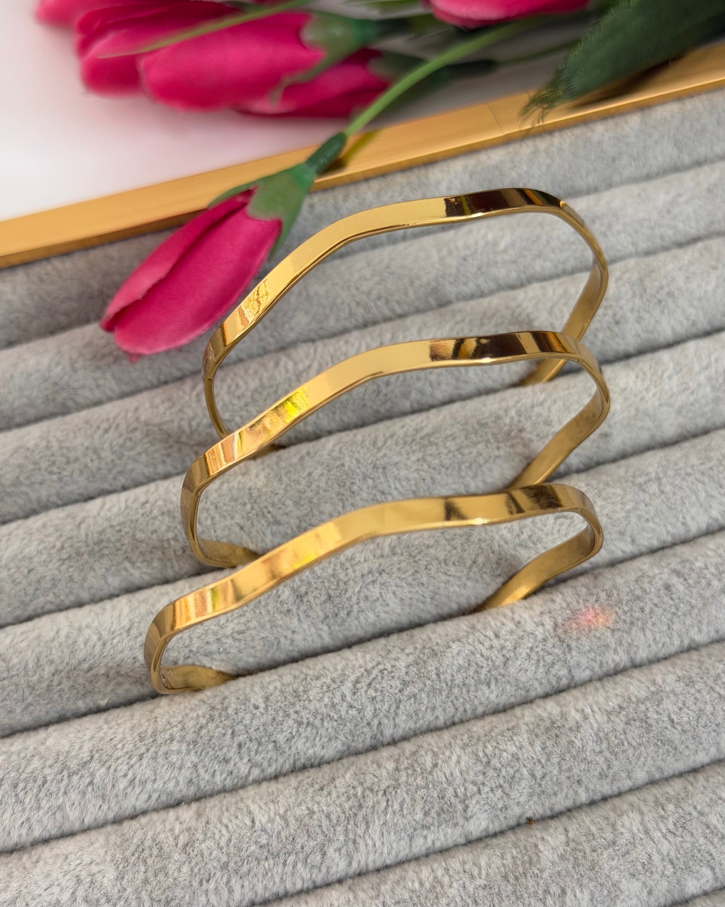 Classic wavy bangle set of 3
