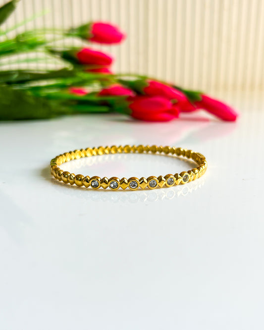 Round studded bracelet