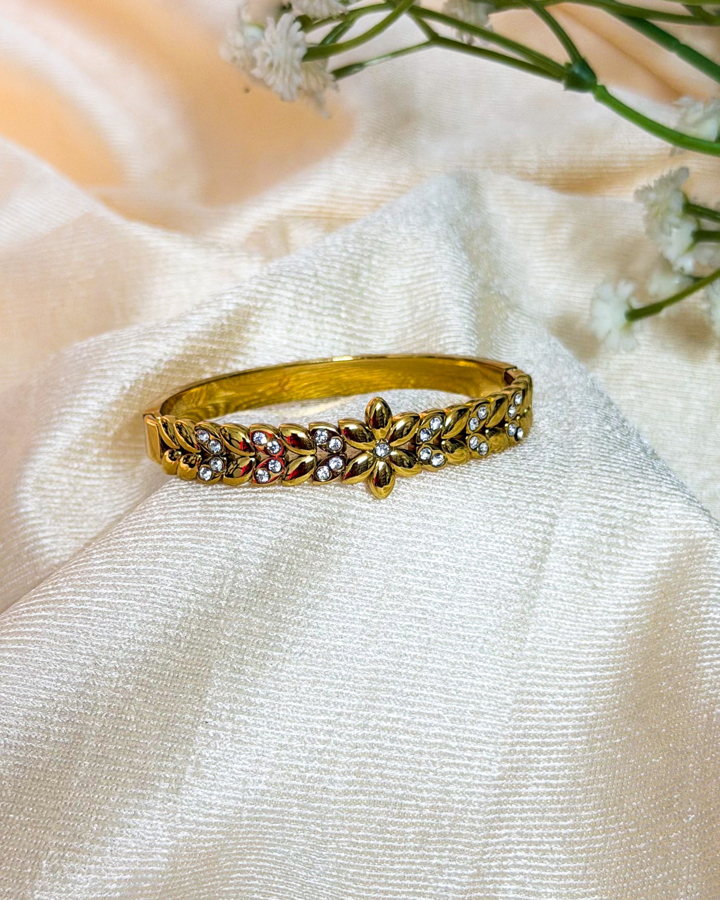 Flora luxe thin wrist bracelet