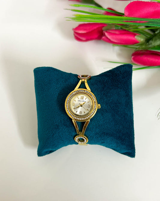 Round thin wrist baby size watch