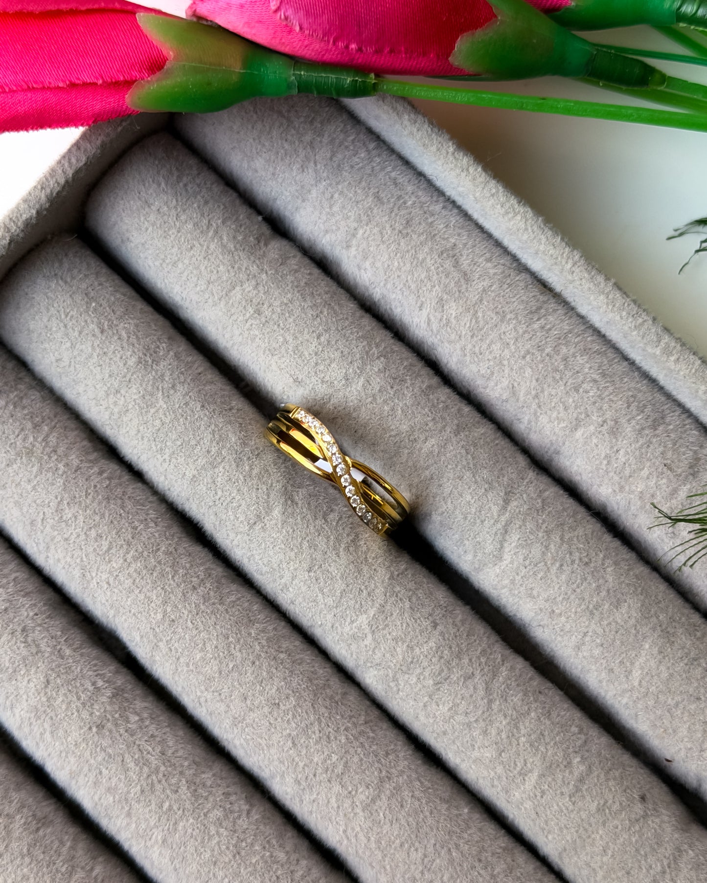 Wavy cross premium ring