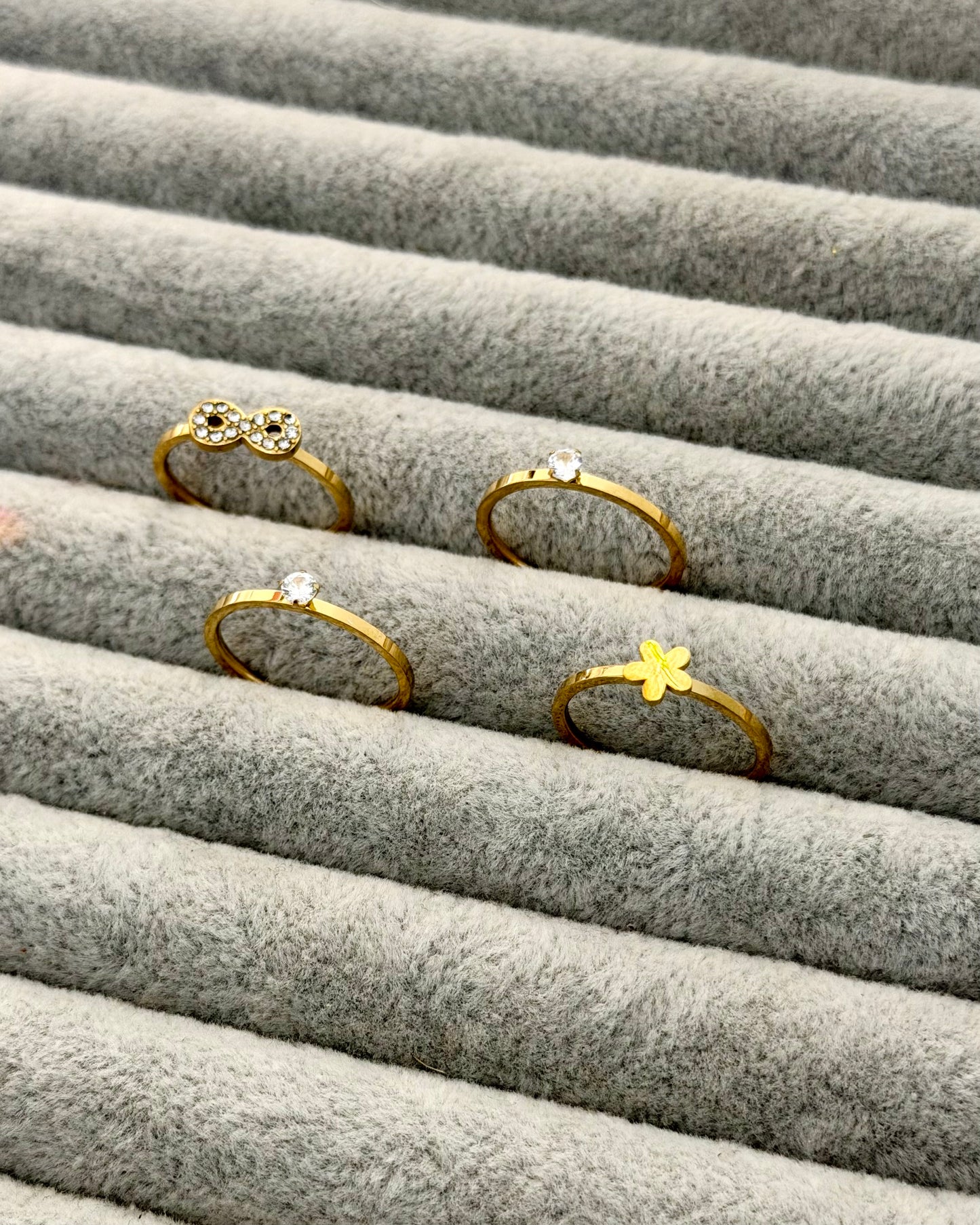 Studded infinity with floral ring set of 4