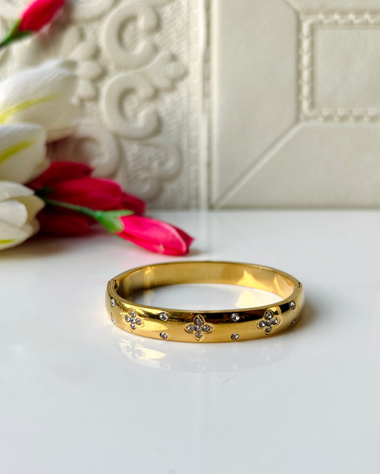 Studded floral thin wrist bracelet