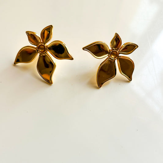 Lacey flower earring