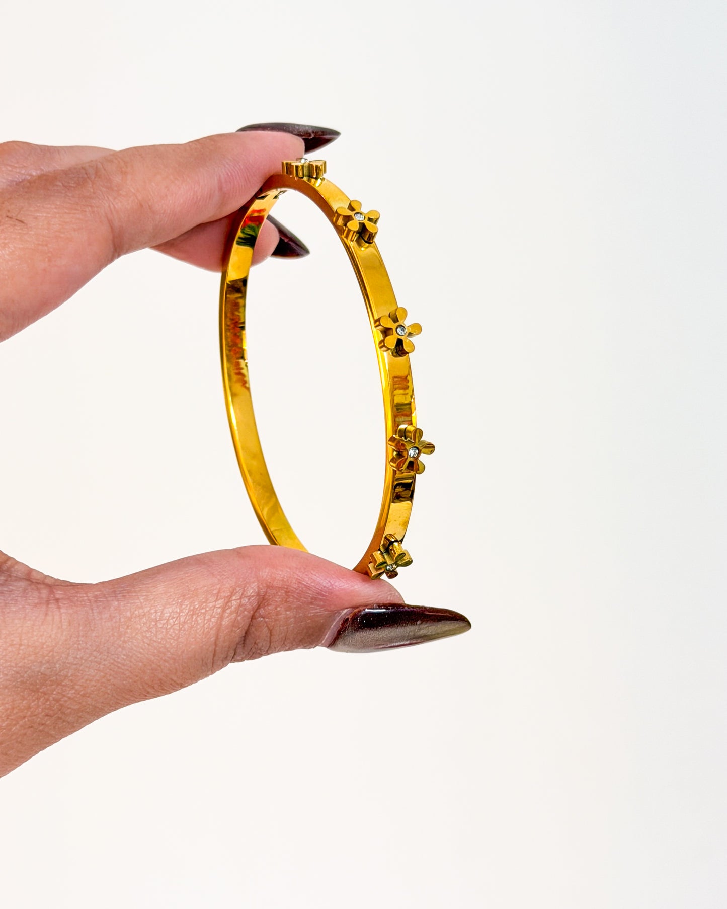 Delicate floral bracelet