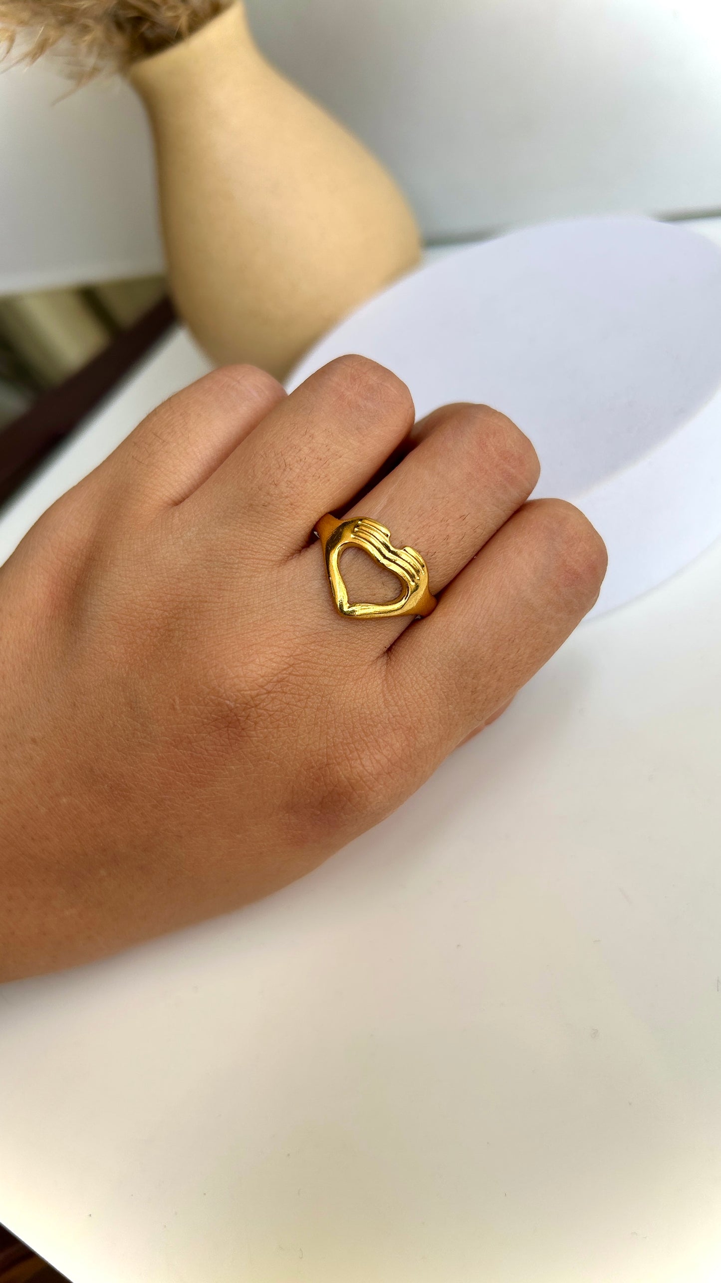 Hug heart adjustable ring