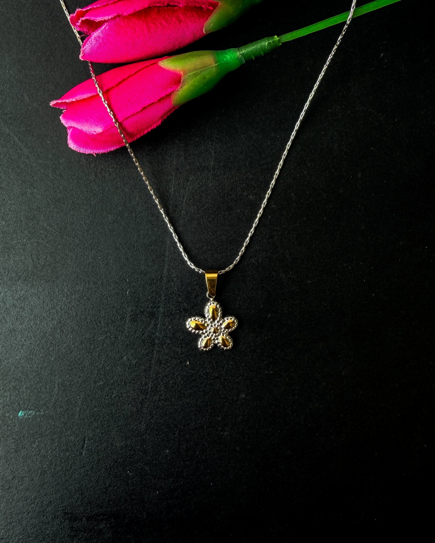 Floral dual tone necklace