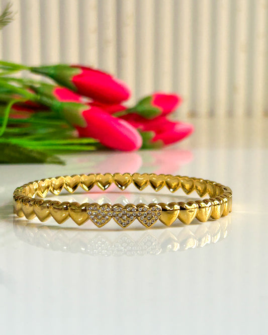 Heart detailed studded bracelet