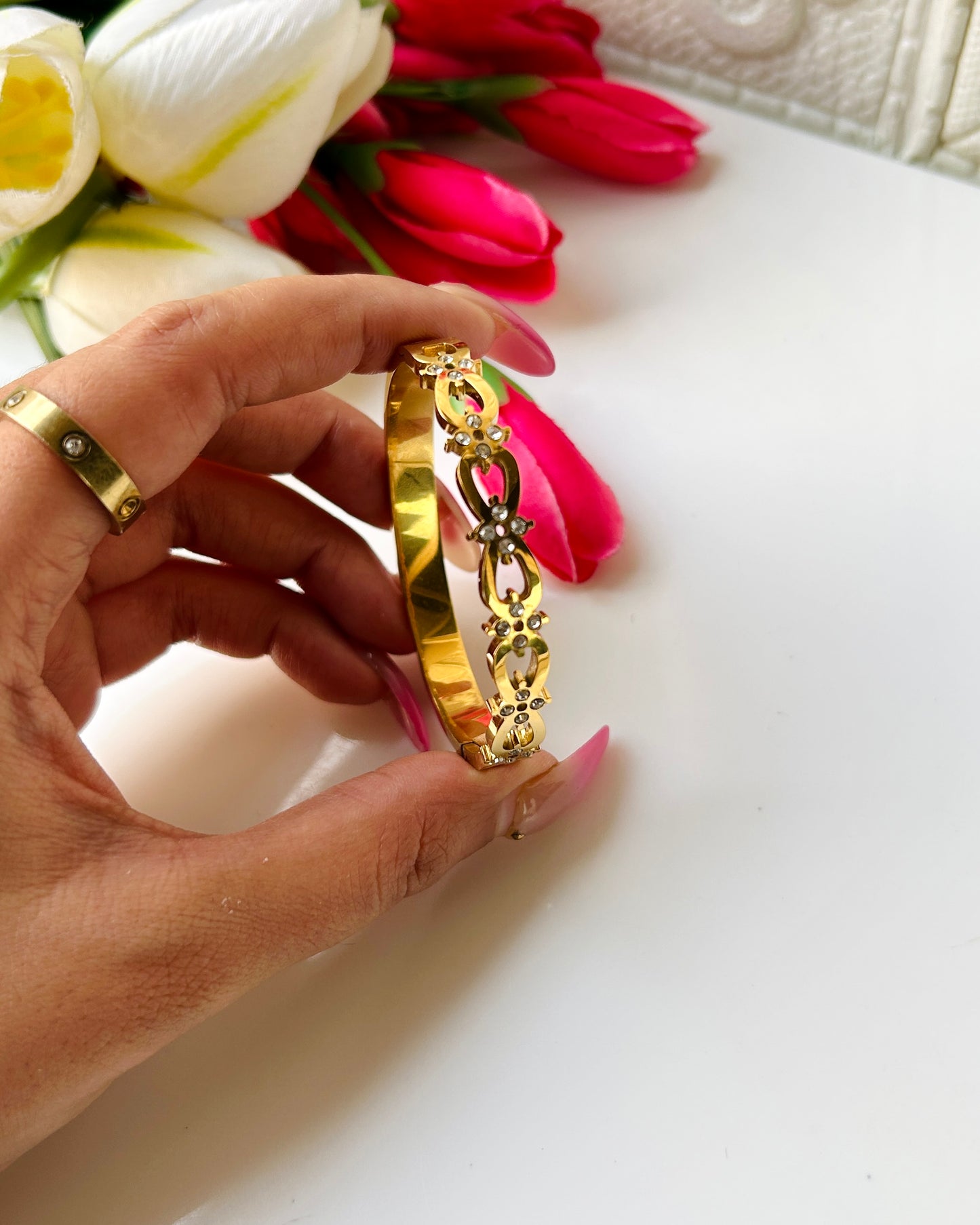 Vintage thin wrist bracelet