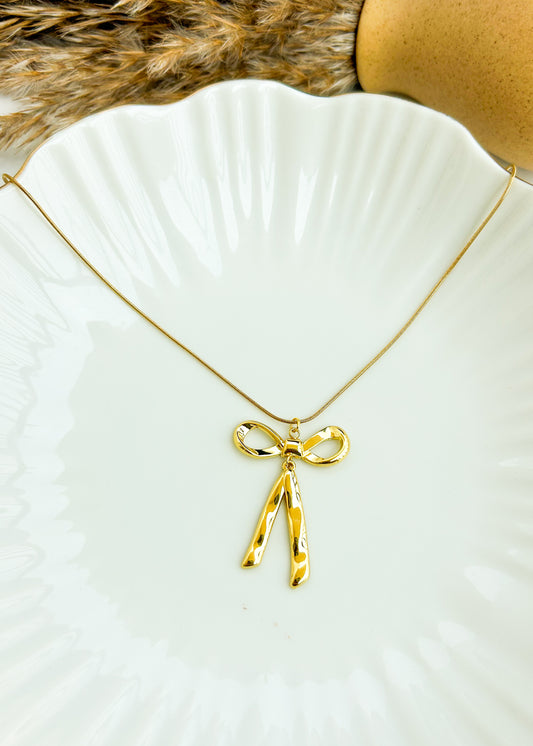 Lacey bow Necklace